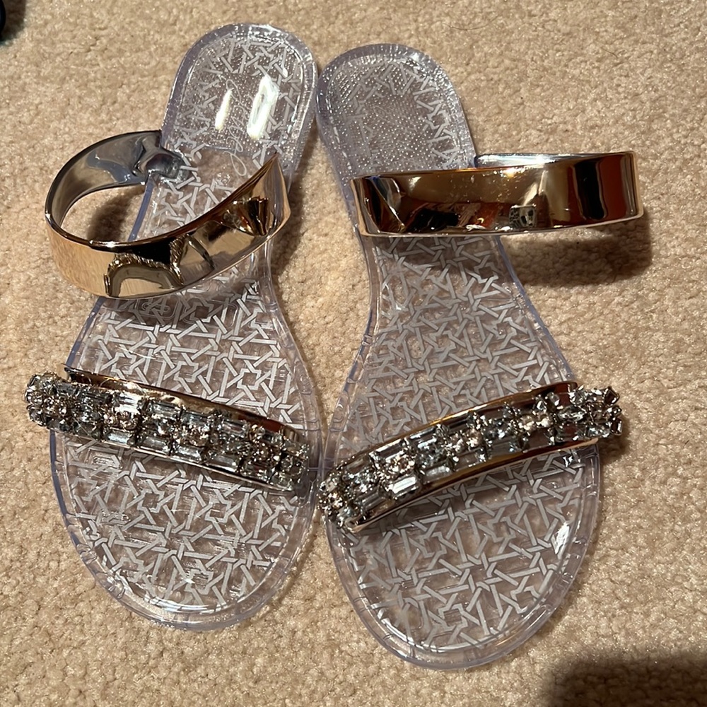 NWT JELLY SANDALS WITH SILVER AND RHINESTONE ACCENT SIZE 38 - Picture 1 of 5